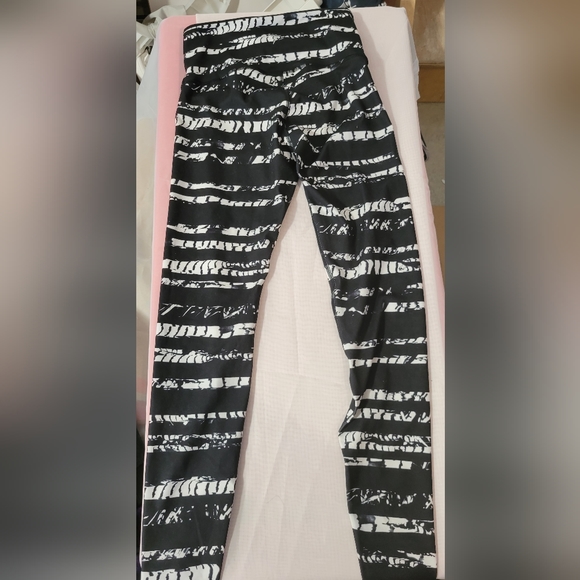 Old navy petite leggings - Picture 2 of 3